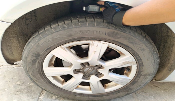 2011 Audi A4 2.0 TDI, Diesel, Automatic, 2,03,910 km, tyre