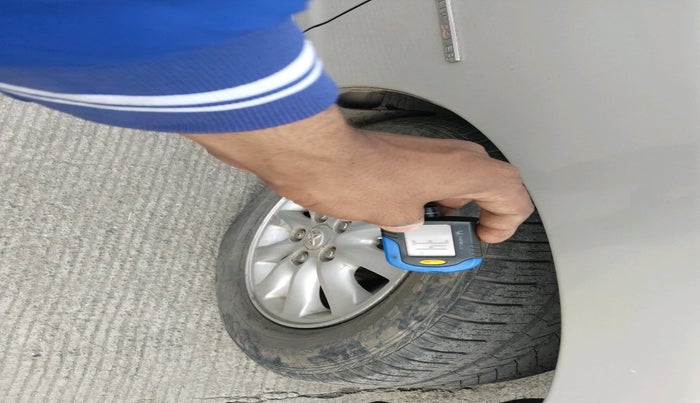 2013 Toyota Innova 2.5 VX 7 STR, Diesel, Manual, 1,39,111 km, tyre