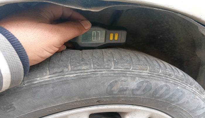 2011 Toyota Etios VX, Petrol, Manual, 1,65,576 km, tyre