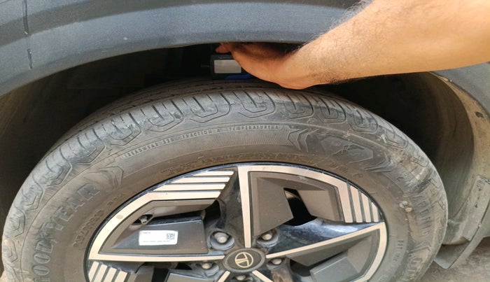 2023 Tata NEXON CREATIVE+ DCA 1.2 PETROL, Petrol, Automatic, 19,043 km, tyre