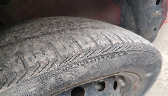 2011 Toyota Etios G, Petrol, Manual, 1,41,339 km, tyre