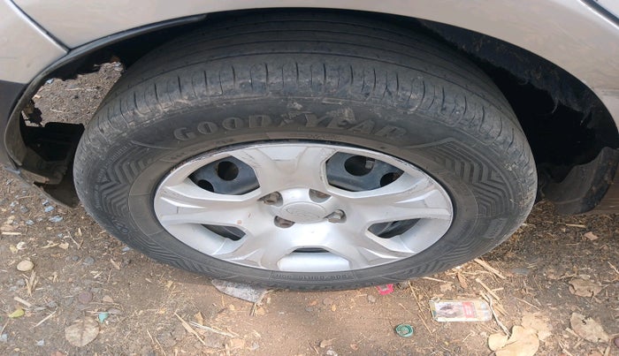 2013 Ford Ecosport AMBIENTE 1.5L DIESEL, Diesel, Manual, 1,68,596 km, tyre