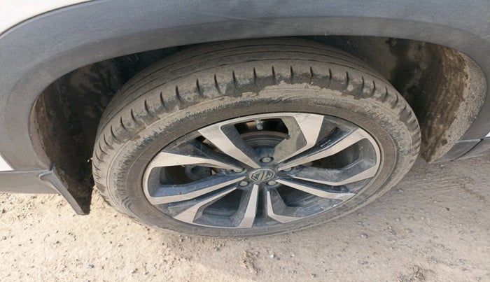 2023 MG HECTOR PLUS SHARP PRO 2.0 TURBO DIESEL 7 STR, Diesel, Manual, 42,346 km, tyre