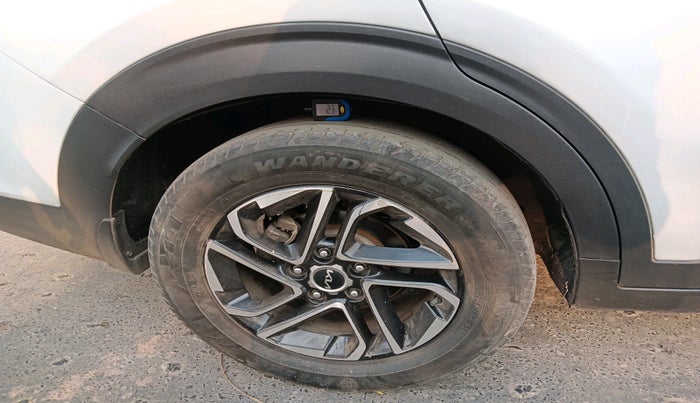 2022 KIA CARENS LUXURY PLUS 1.4 PETROL 7 STR, Petrol, Manual, 53,218 km, tyre