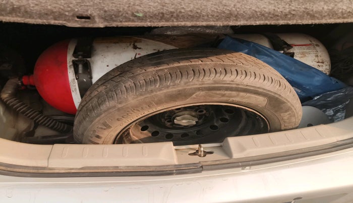 2015 Maruti Celerio VXI CNG, Petrol, Manual, 1,51,813 km, tyre