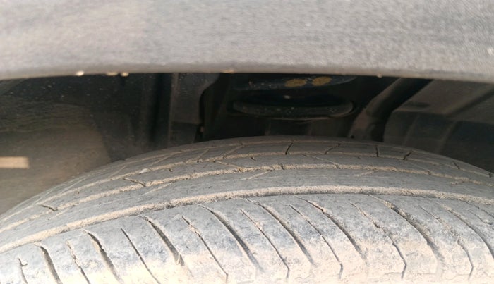 2022 Nissan MAGNITE XL, Petrol, Manual, 60,125 km, tyre