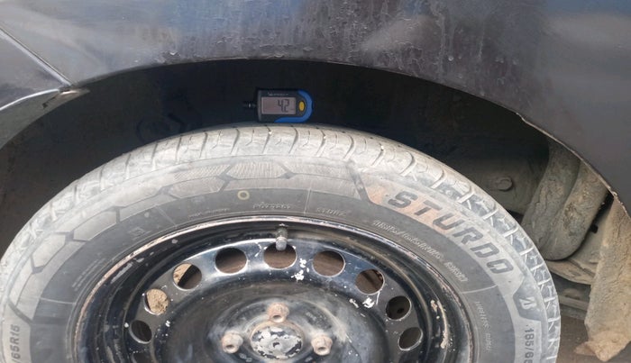 2015 Renault Lodgy 85 PS RXE 8 STR, Diesel, Manual, 2,39,315 km, tyre