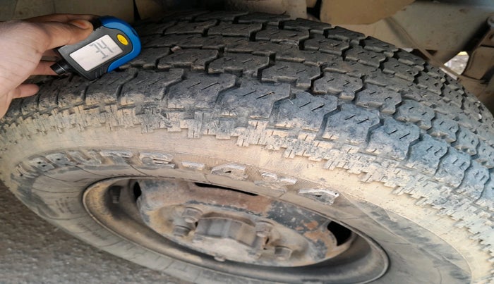 2015 Mahindra Bolero SLX BS IV, Diesel, Manual, 1,16,929 km, tyre