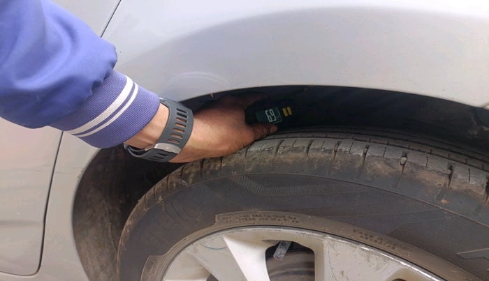 2015 Hyundai Verna FLUIDIC 4S 1.6 VTVT S, Petrol, Manual, 1,36,406 km, tyre