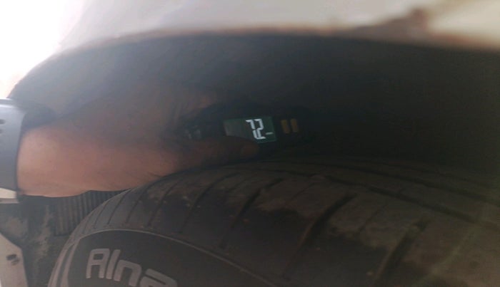 2015 Hyundai Verna FLUIDIC 4S 1.6 VTVT S, Petrol, Manual, 1,36,406 km, tyre