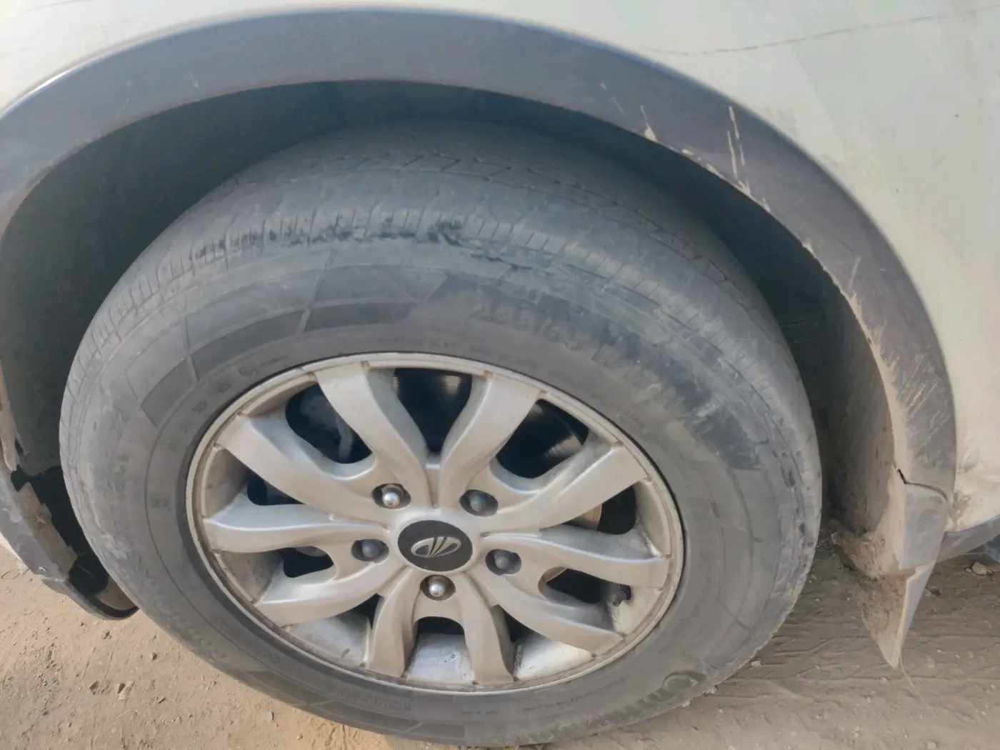 2016 Mahindra XUV500 W10, Diesel, Manual, 1,36,410 km, tyre