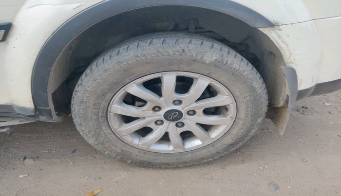 2016 Mahindra XUV500 W10, Diesel, Manual, 1,36,410 km, tyre