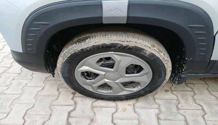 2025 Maruti BREZZA VXI, Petrol, Manual, 205 km, tyre