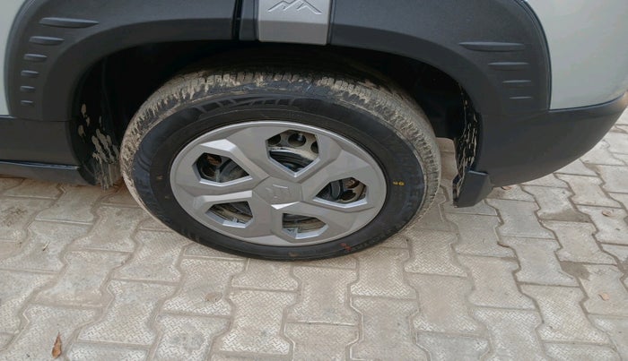 2025 Maruti BREZZA VXI, Petrol, Manual, 205 km, tyre