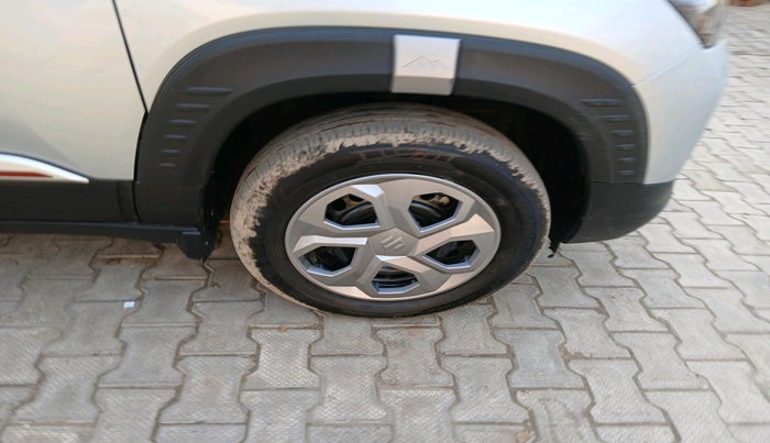 2025 Maruti BREZZA VXI, Petrol, Manual, 205 km, tyre