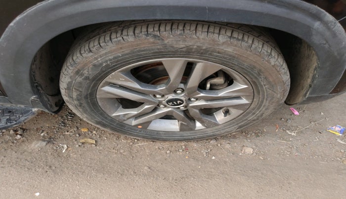 2019 KIA SELTOS HTX 1.5 DIESEL, Diesel, Manual, 1,07,925 km, tyre