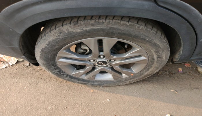 2019 KIA SELTOS HTX 1.5 DIESEL, Diesel, Manual, 1,07,925 km, tyre