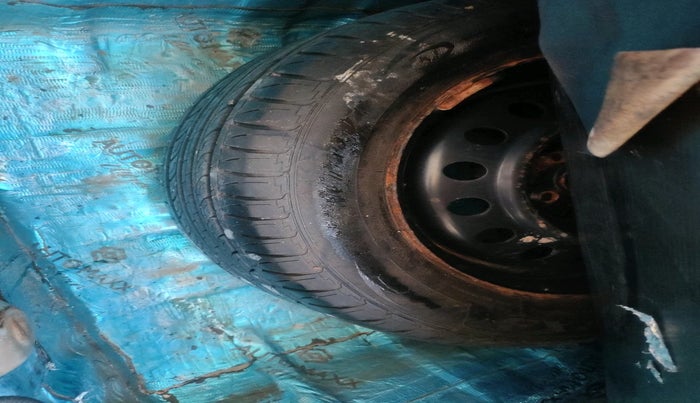 2011 Toyota Etios V, Petrol, Manual, 92,011 km, tyre