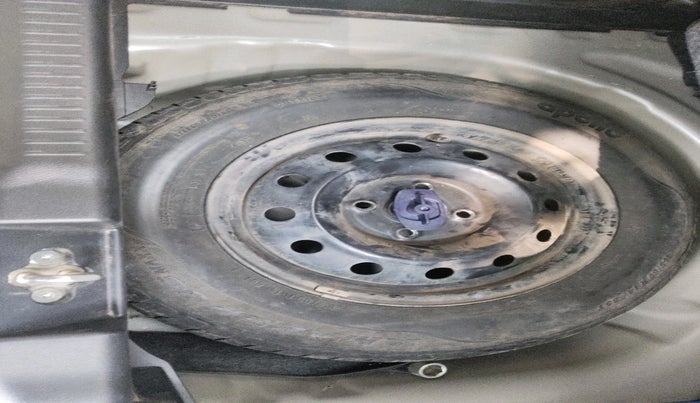 2021 Maruti Swift VXI, Petrol, Manual, 10,554 km, tyre