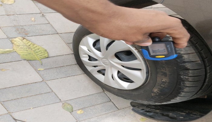 2021 Maruti Swift VXI, Petrol, Manual, 10,554 km, tyre