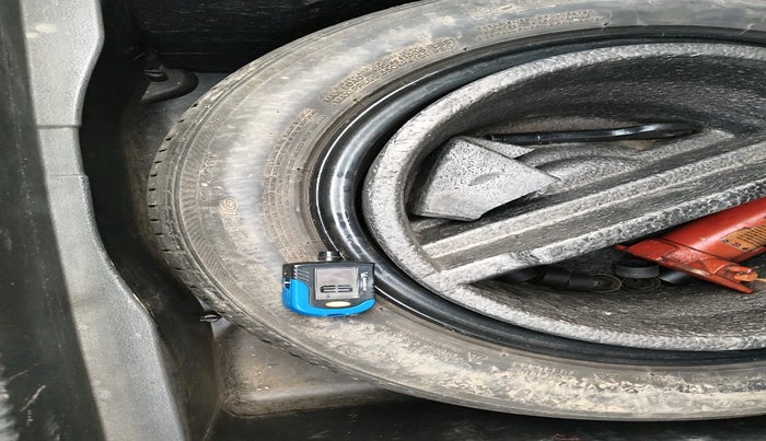 2012 Volkswagen Passat COMFORTLINE DSG, Diesel, Automatic, 1,30,788 km, tyre