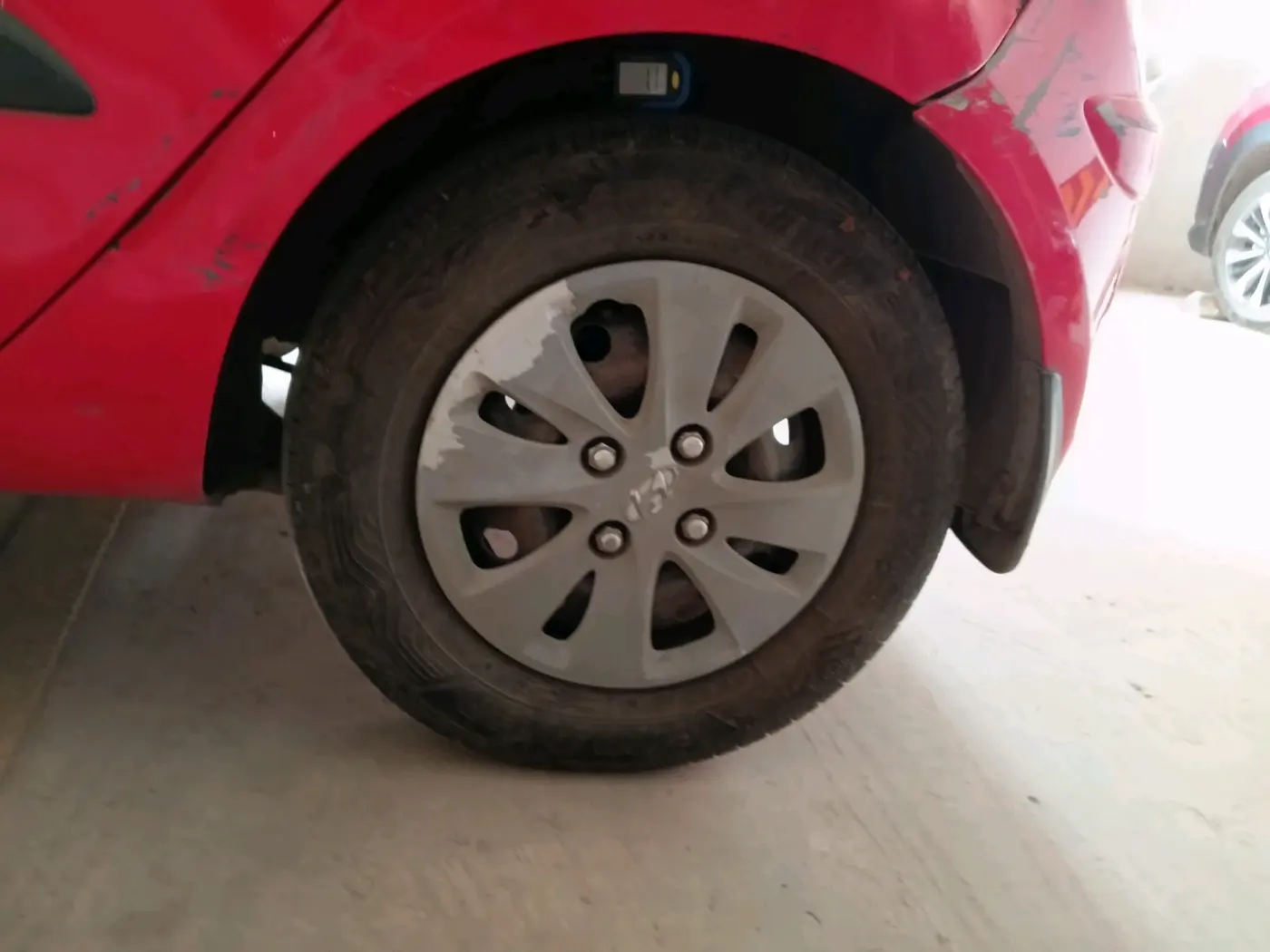 2012 Hyundai i10 MAGNA 1.2, Petrol, Manual, 1,27,440 km, tyre