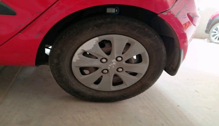 2012 Hyundai i10 MAGNA 1.2, Petrol, Manual, 1,27,440 km, tyre