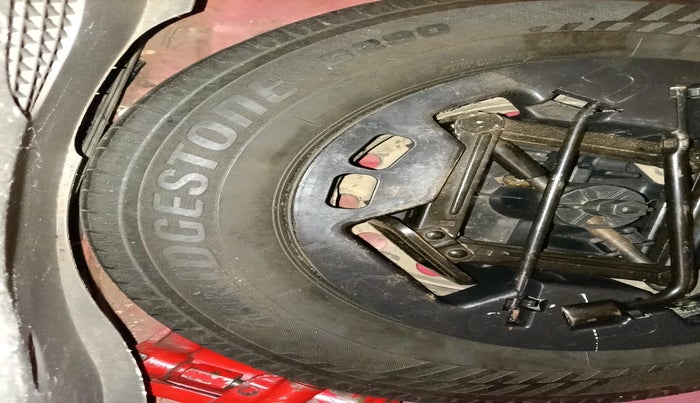 2012 Hyundai i10 MAGNA 1.2, Petrol, Manual, 1,27,440 km, tyre