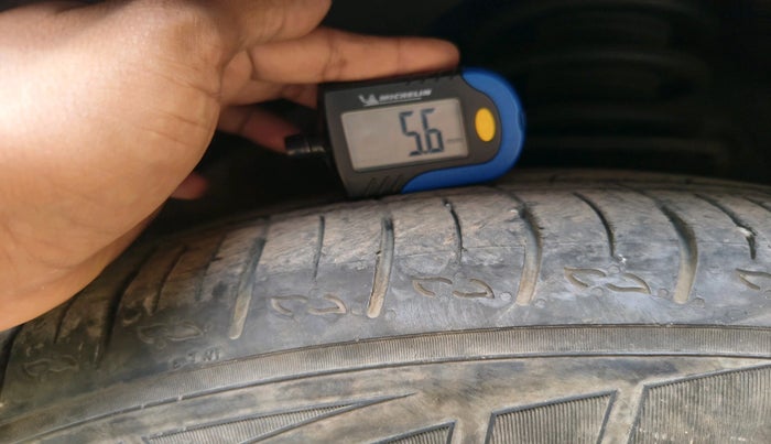 2011 Chevrolet Captiva LTZ AWD AT, Diesel, Automatic, 1,74,411 km, tyre