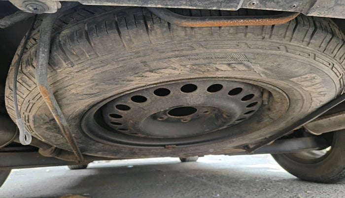 2011 Chevrolet Captiva LTZ AWD AT, Diesel, Automatic, 1,74,411 km, tyre