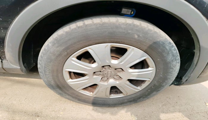 2014 Audi Q3 35 TDI Quattro, Diesel, Automatic, 1,09,135 km, tyre