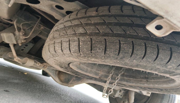 2012 Toyota Innova 2.5 G2 7STR, Diesel, Manual, 1,85,894 km, tyre