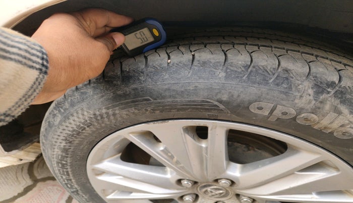 2019 Toyota Innova Crysta 2.8 ZX AT 7 STR, Diesel, Automatic, 1,52,731 km, tyre