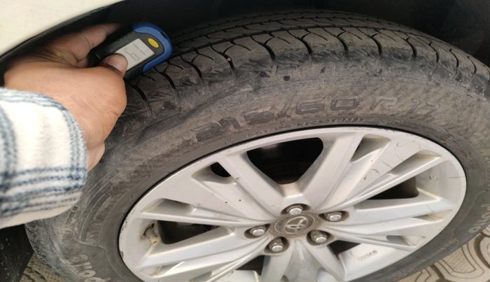 2019 Toyota Innova Crysta 2.8 ZX AT 7 STR, Diesel, Automatic, 1,52,731 km, tyre