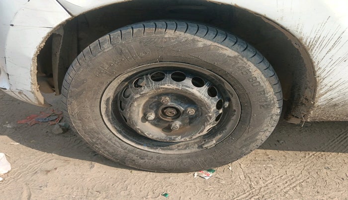 2016 Maruti Alto 800 LXI, CNG, Manual, 1,39,745 km, tyre