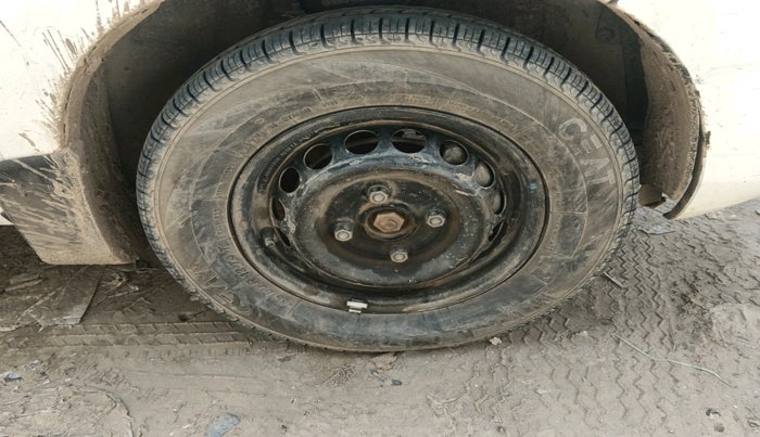 2016 Maruti Alto 800 LXI, CNG, Manual, 1,39,745 km, tyre