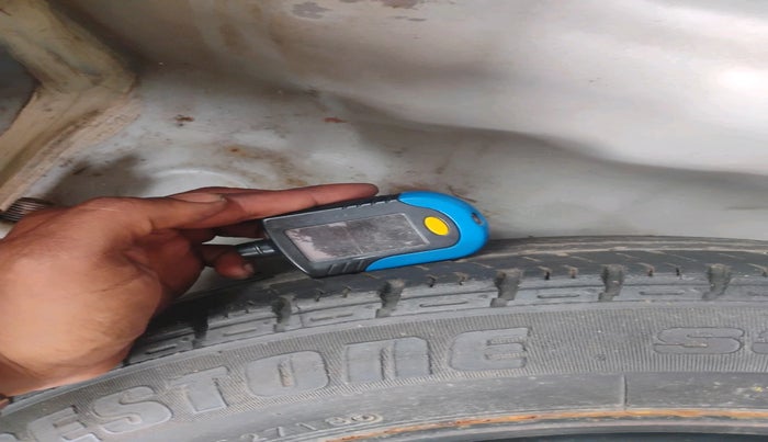 2015 Hyundai Grand i10 SPORTZ 1.2 KAPPA VTVT, Petrol, Manual, 1,35,266 km, tyre