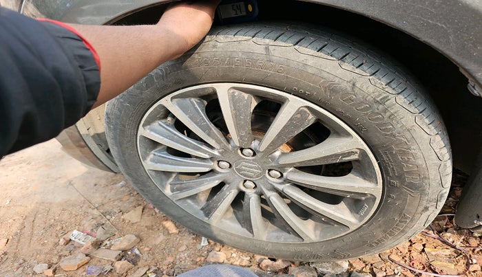 2019 Maruti Ciaz ALPHA  AT 1.5 SHVS PETROL, Petrol, Automatic, 69,099 km, tyre