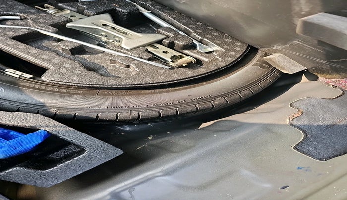 2019 Maruti Ciaz ALPHA  AT 1.5 SHVS PETROL, Petrol, Automatic, 69,099 km, tyre