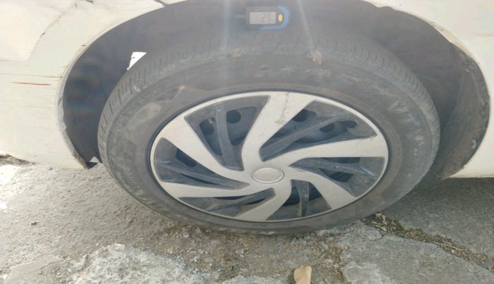 2016 Maruti Ertiga VXI CNG, Petrol, Manual, 98,474 km, tyre