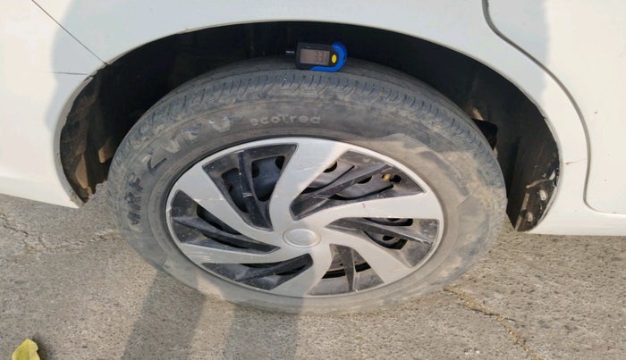 2016 Maruti Ertiga VXI CNG, Petrol, Manual, 98,474 km, tyre