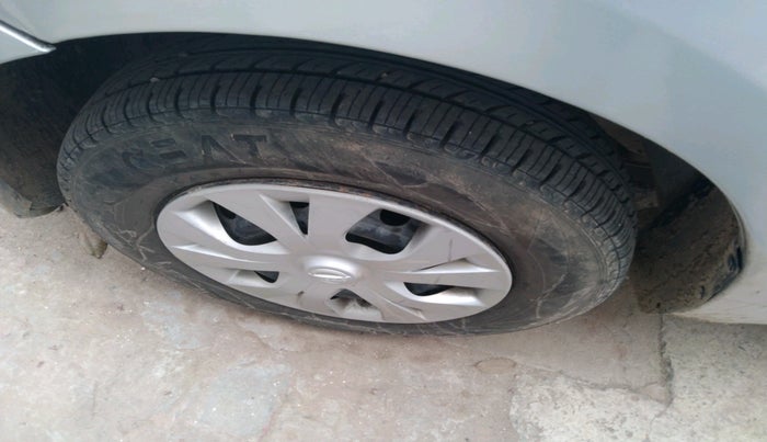 2017 Nissan Micra Active XL, Petrol, Manual, 68,699 km, tyre