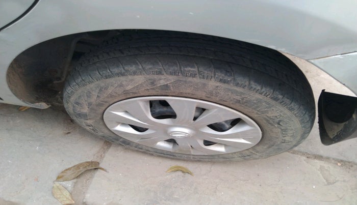 2017 Nissan Micra Active XL, Petrol, Manual, 68,699 km, tyre