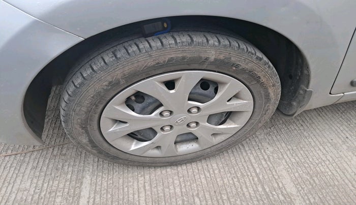 2015 Hyundai Grand i10 SPORTZ 1.2 KAPPA VTVT, Petrol, Manual, 18,771 km, tyre