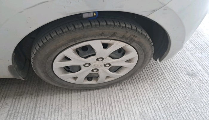 2015 Hyundai Grand i10 SPORTZ 1.2 KAPPA VTVT, Petrol, Manual, 18,771 km, tyre