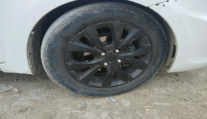 2014 Hyundai Verna FLUIDIC 1.6 CRDI SX, Diesel, Manual, 1,38,445 km, tyre