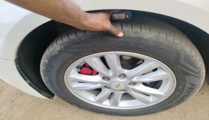 2016 Chevrolet Cruze LTZ AT, Diesel, Automatic, 1,13,988 km, tyre