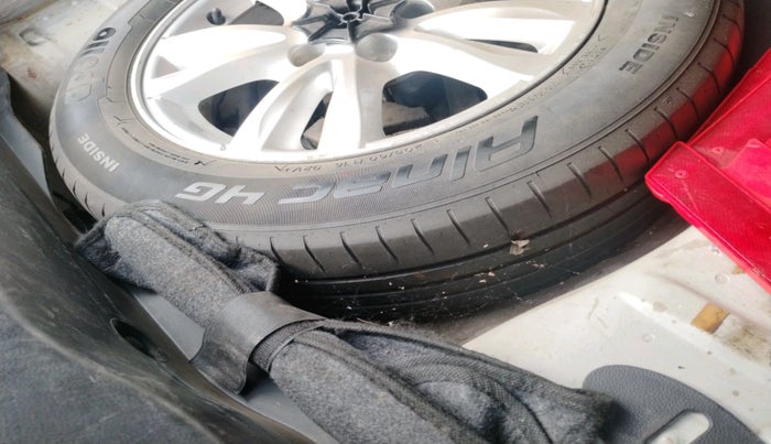 2016 Chevrolet Cruze LTZ AT, Diesel, Automatic, 1,13,988 km, tyre