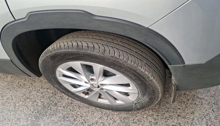 2025 Skoda Kylaq Signature Plus, Petrol, Manual, 6,307 km, tyre