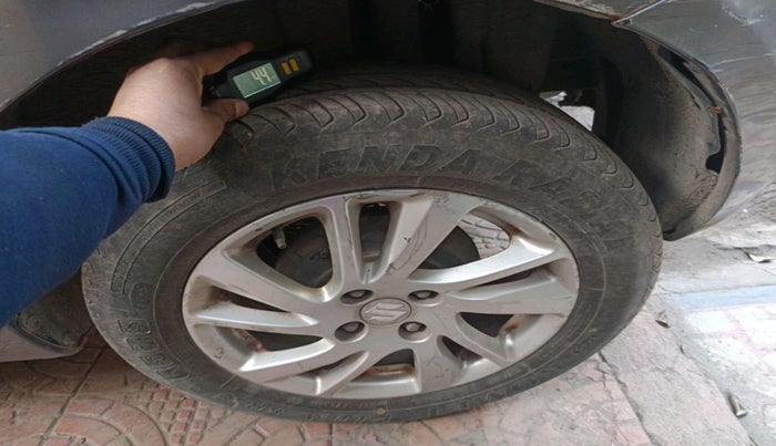 2012 Maruti Swift ZXI, Petrol, Manual, 79,029 km, tyre